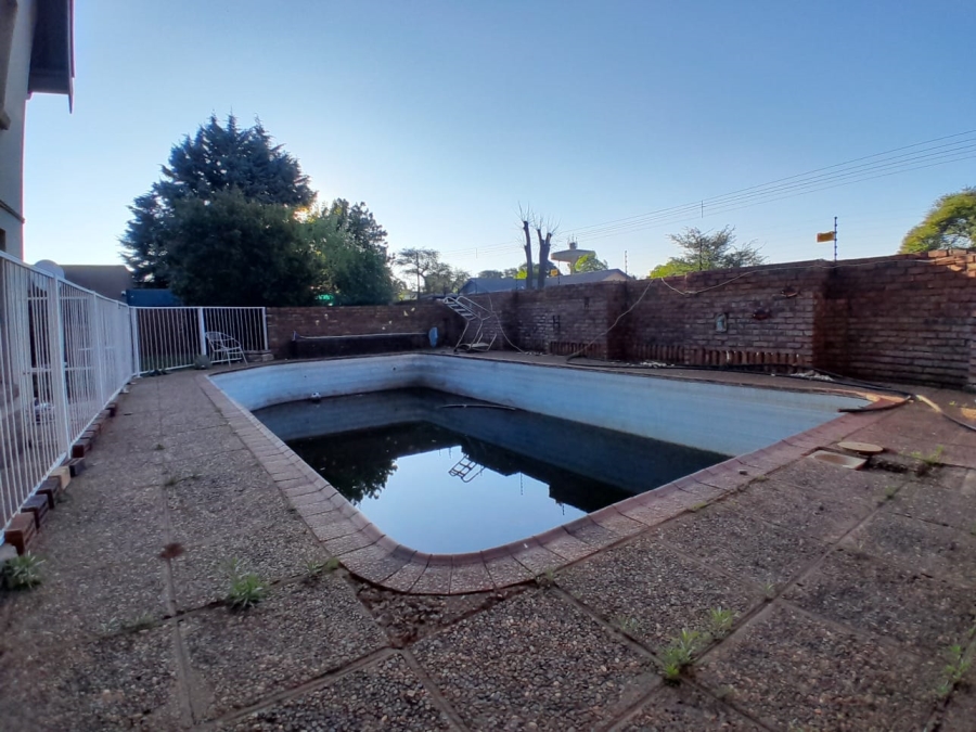 5 Bedroom Property for Sale in Kuruman Northern Cape